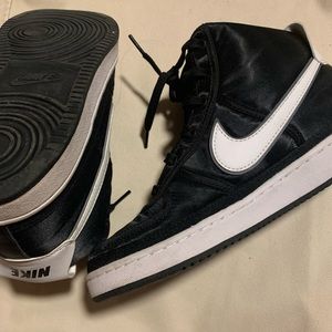 Nike Women's Black and White